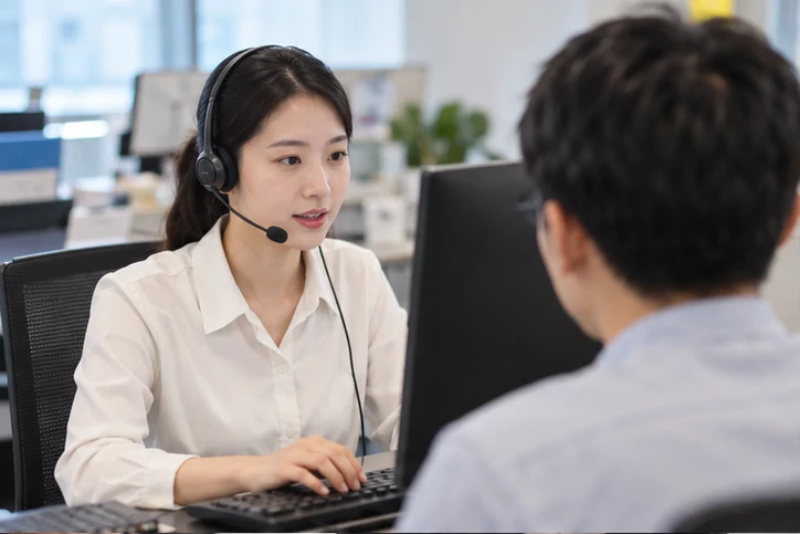在线客服接待与咨询整理的服务场景示意