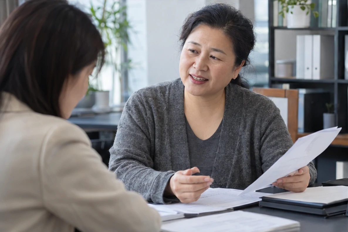 核对注册公司资料与办理事项的服务场景示意