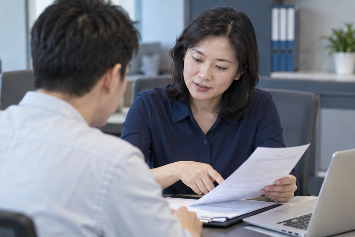 核对注册公司资料与办理事项的服务场景示意