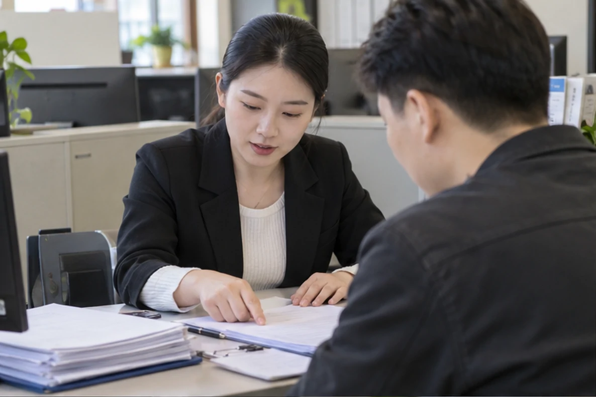 核对注册公司资料与办理事项的服务场景示意