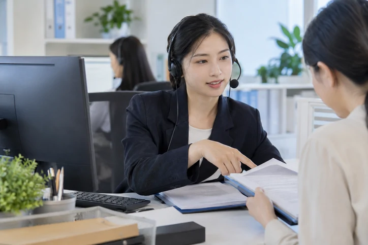 在线客服接待与咨询整理的服务场景示意