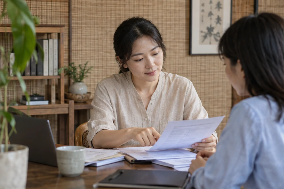 核对注册公司资料与办理事项的服务场景示意