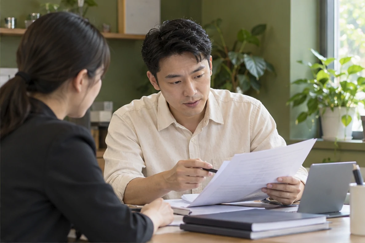 核对注册公司资料与办理事项的服务场景示意