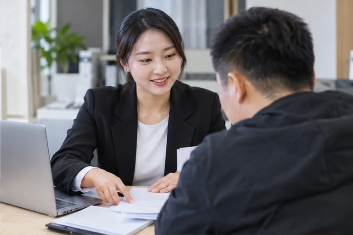 在线客服接待与咨询整理的服务场景示意