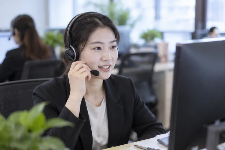在线客服接待与咨询整理的服务场景示意